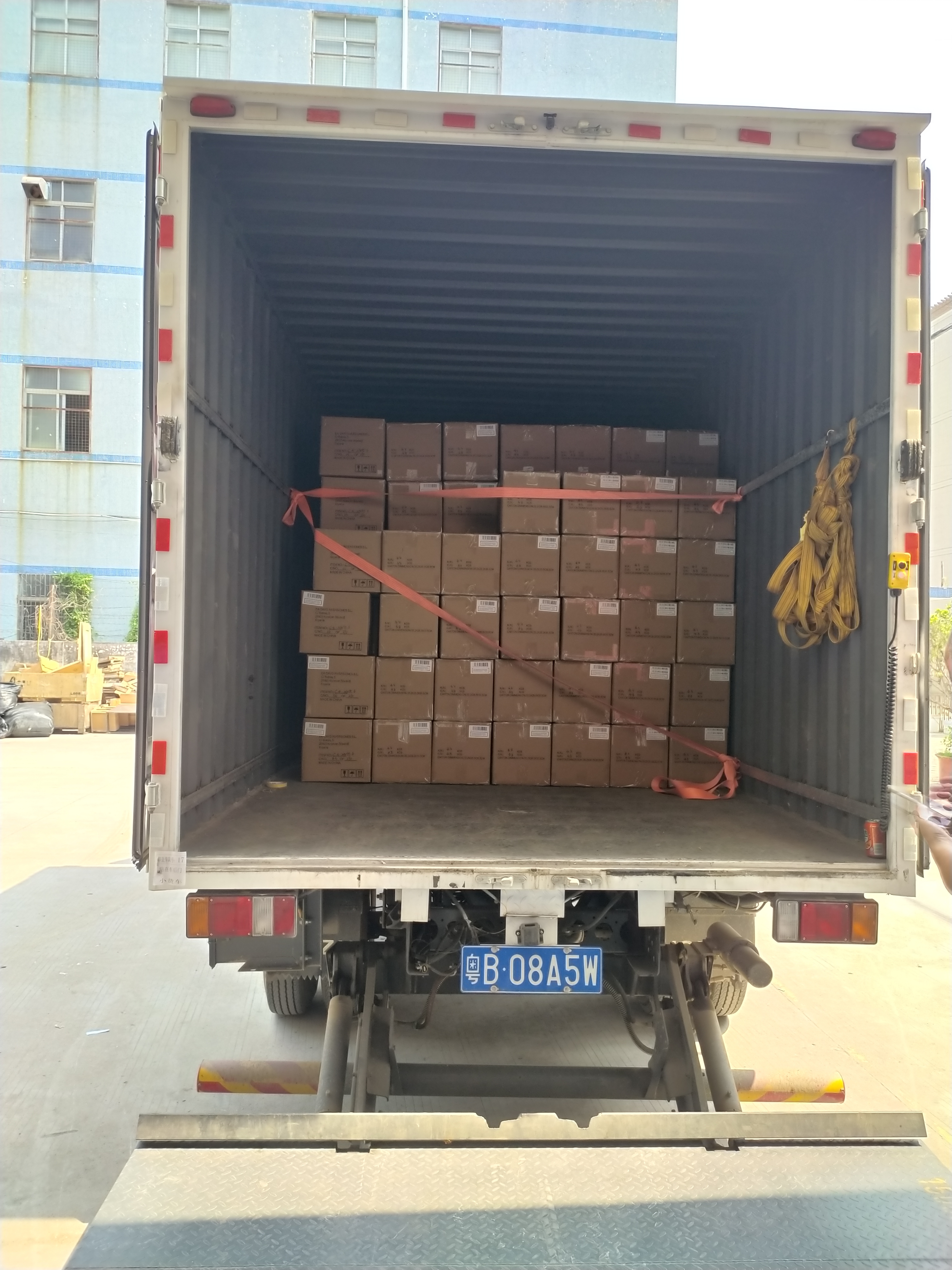 Export-ready wholesale shipments of menstrual products with professional logistics and documentation